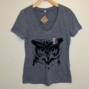 NWT Fuego Grey Owl Short Sleeve V-Neck Shirt